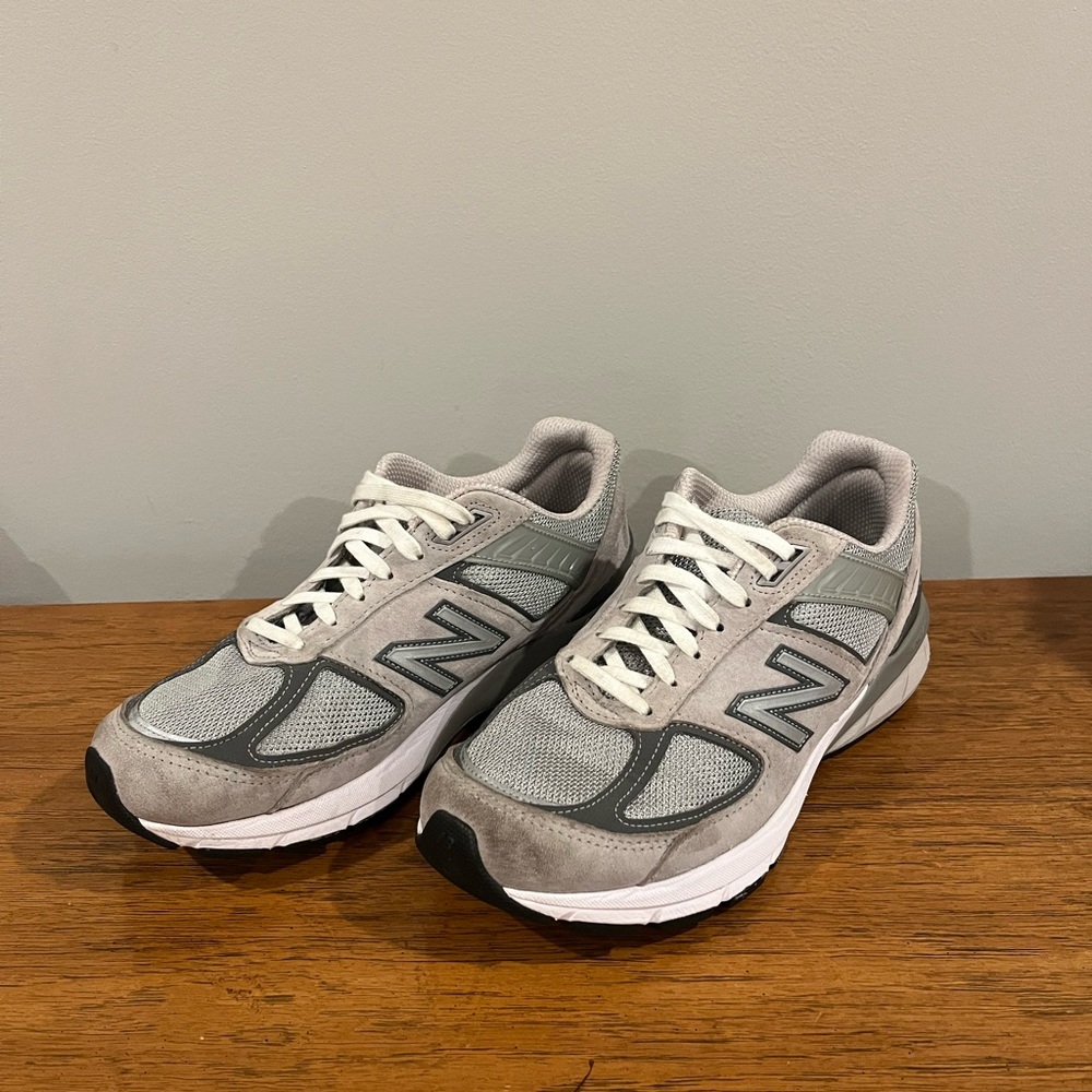 New Balance 990 - Size 8.5 Wide (fit more like a 9/9.5). Only worn a few times.